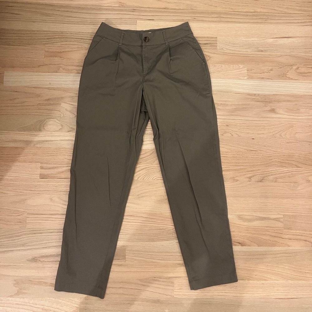 Brown pleated ankle trouser